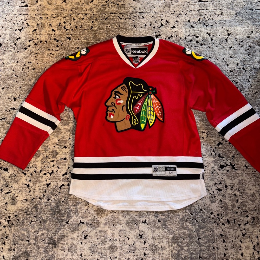 SOLD * Vintage NHL Blackhawks Jersey - Picture 2 of 6